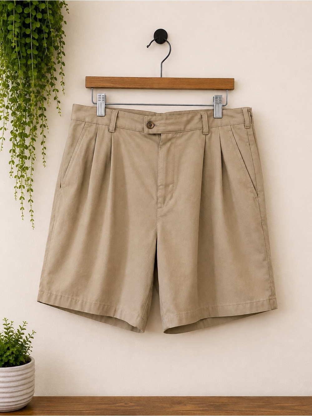 Izod Men's Tan Shorts 38